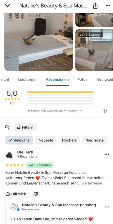 Helle, einladende Spa-Umgebung mit Behandlungsbett und entspannender Dekoration.